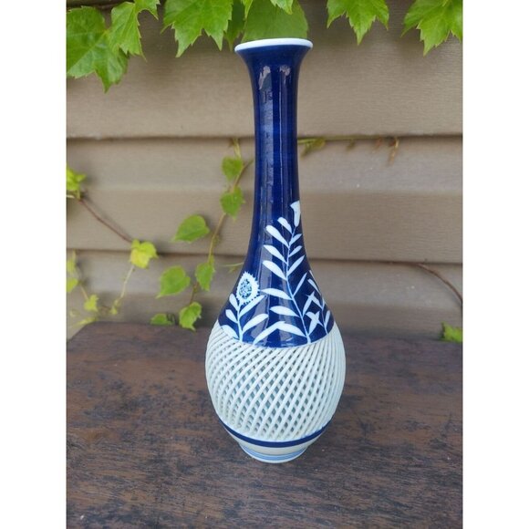 Vintage Signed Japanese Arita Hasami 9 1/2" Reticulated Porcelain Vase Open Work - Picture 2 of 4